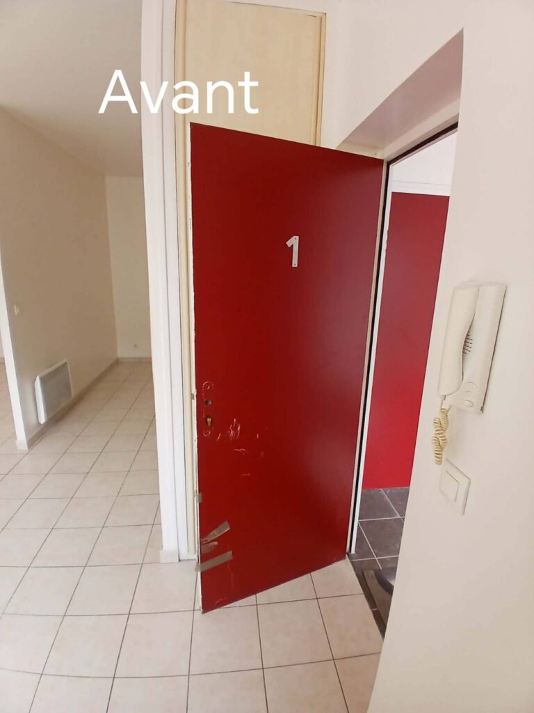 Remplacement d'une porte palière en bois à Bayeux